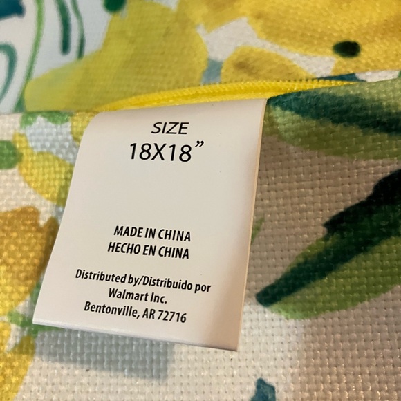 Set of 4 Decorative Floral Pillow Covers 18x18 New - Picture 9 of 9